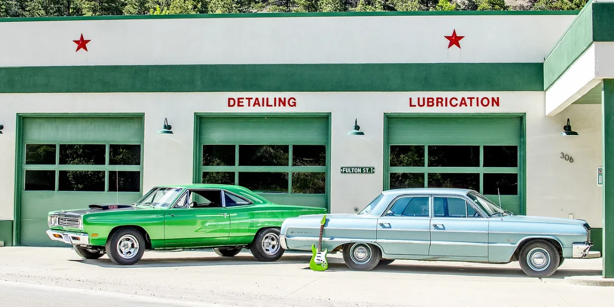 Garage same color as Trim