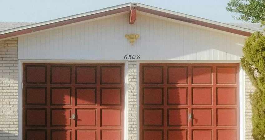 Residential garage doors on a home exterior.webp