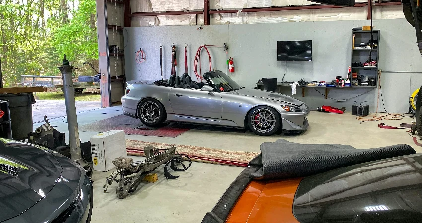 a car is parked in a garage with other cars