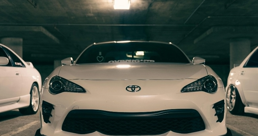 car, garage, incandescent bulb