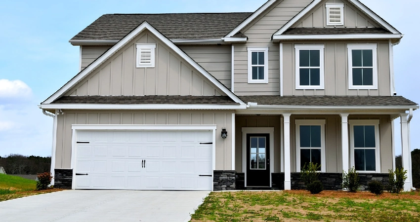 house with modern garage doors