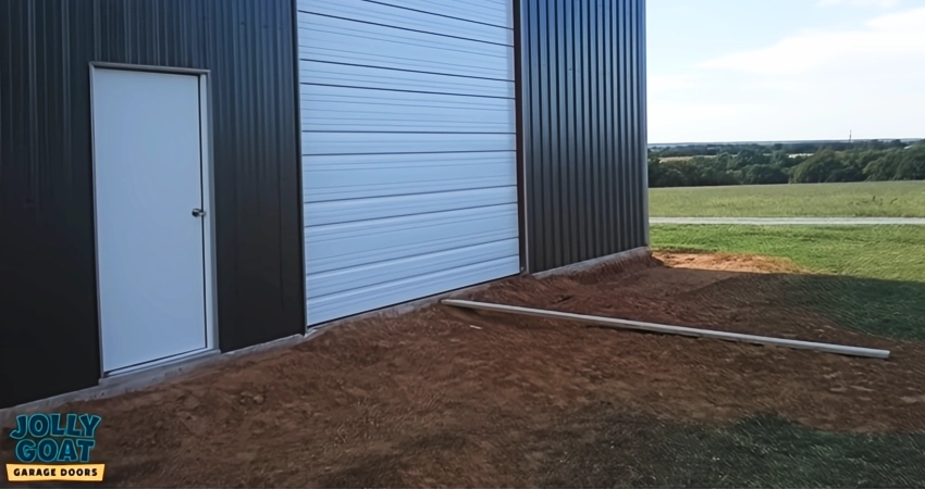 roll-up garage doors on a commercial building