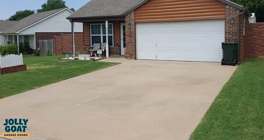 white tilt-up garage door